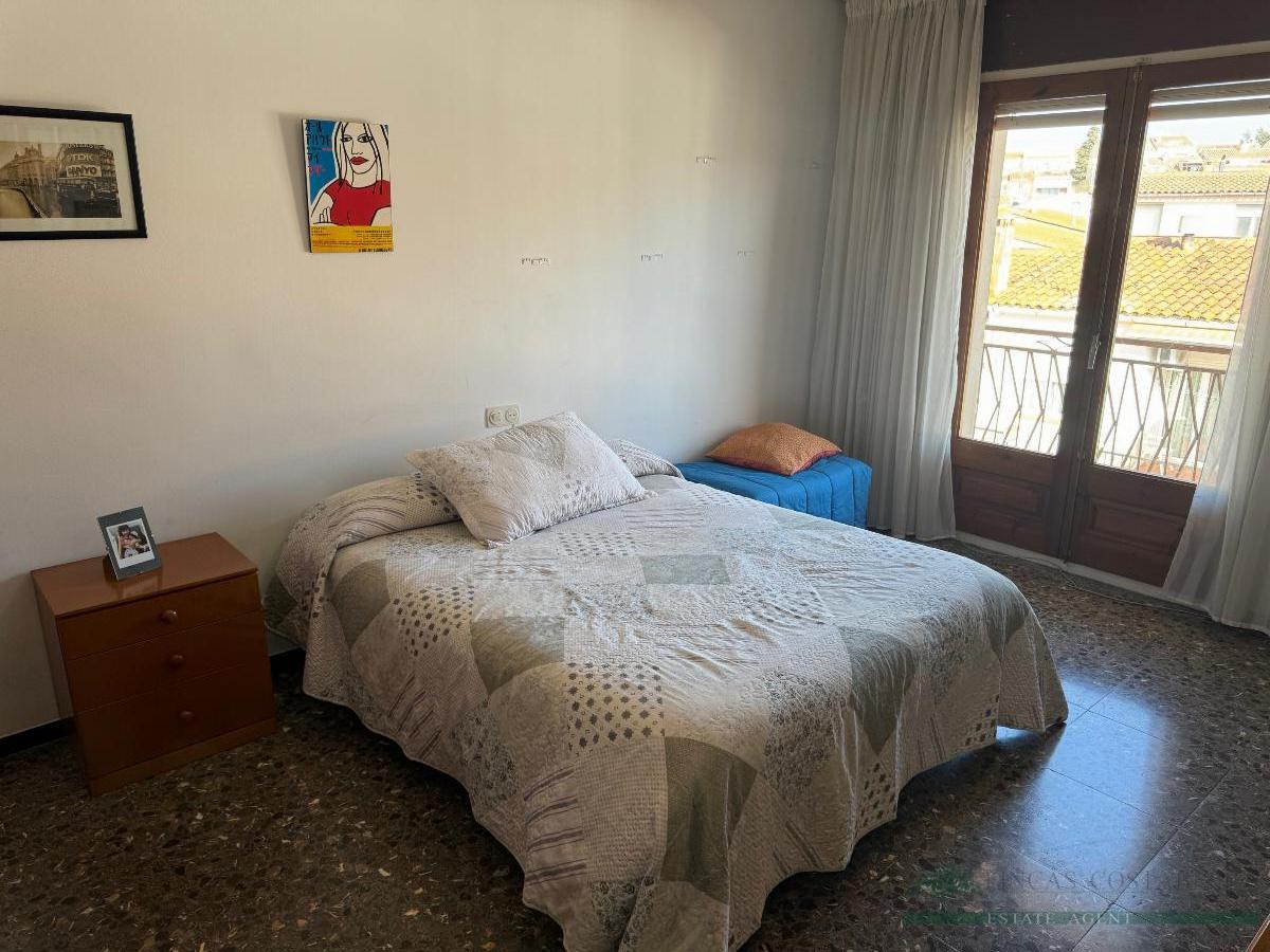 Sprzedaż z budynek w Llagostera