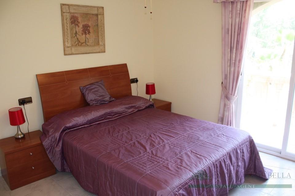 For sale of house in Santa Cristina D´aro