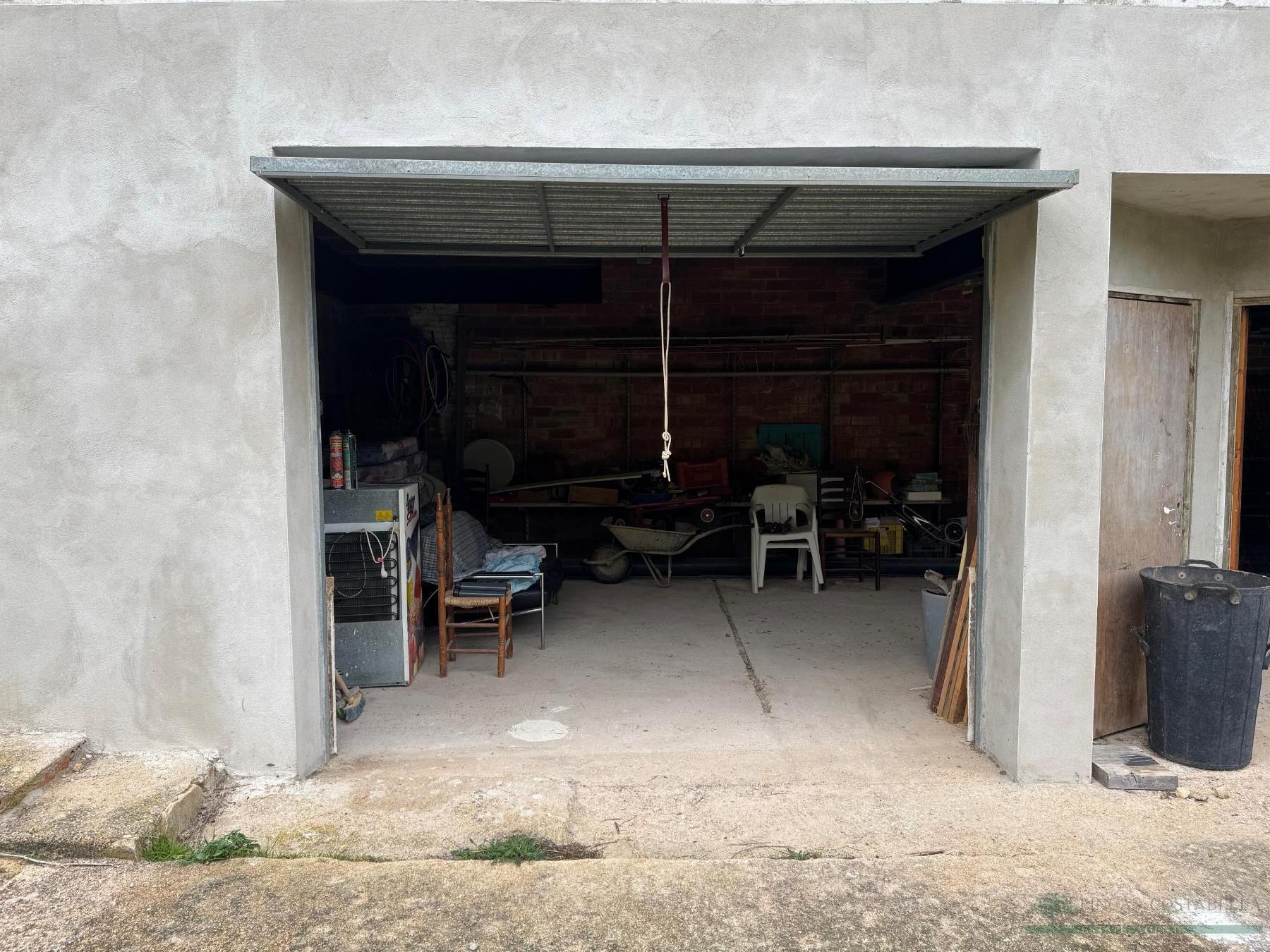Til salg fra hus i Santa Cristina D´aro
