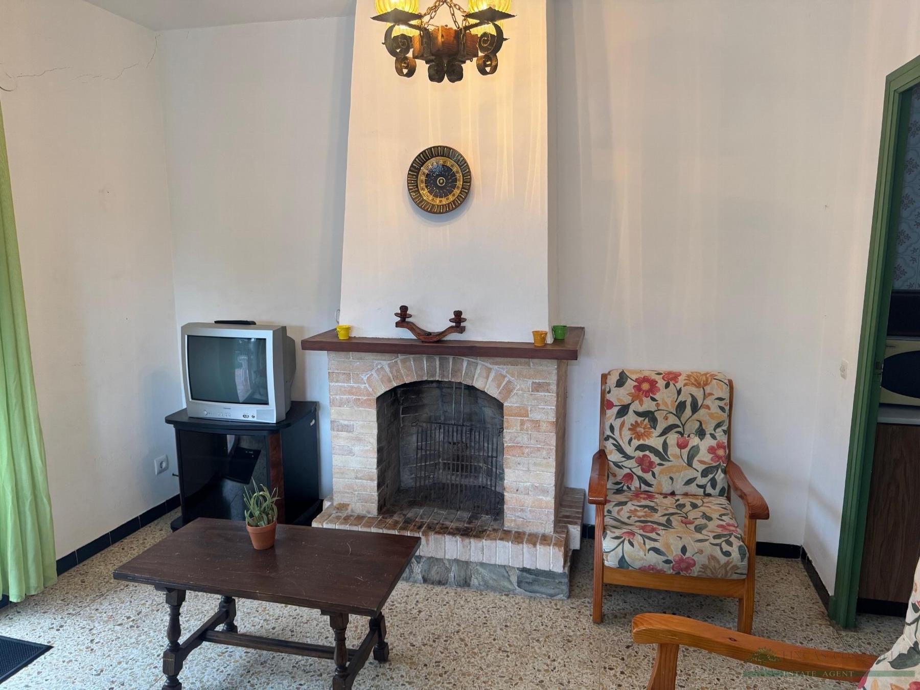 Til salg fra hus i Santa Cristina D´aro