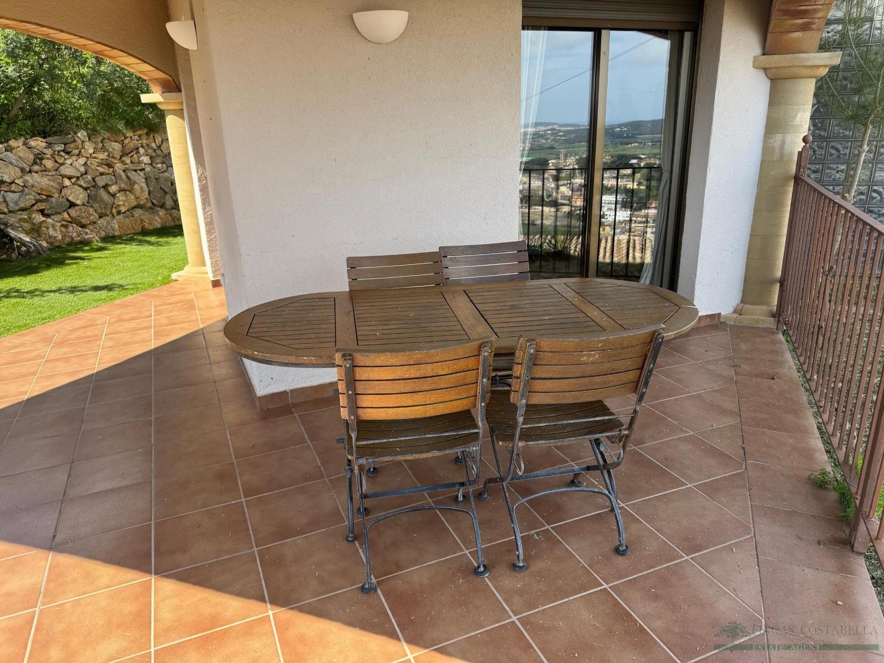 For sale of house in Calonge