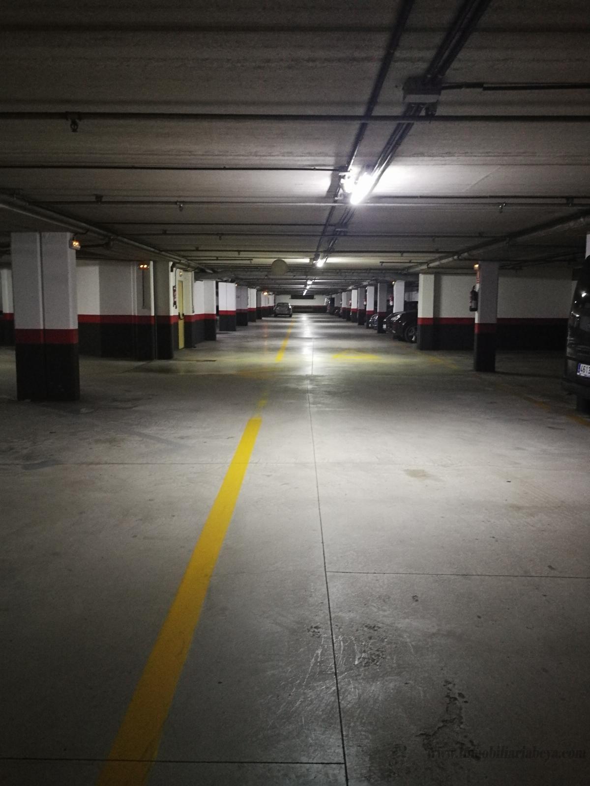 For sale of garage in Pamplona