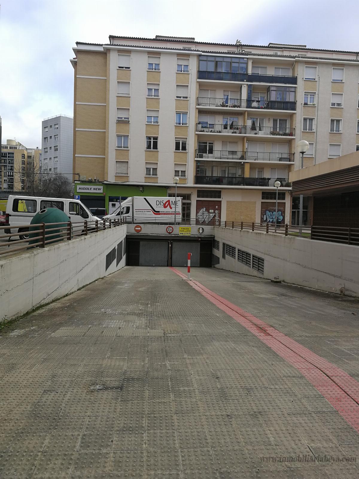For sale of garage in Pamplona