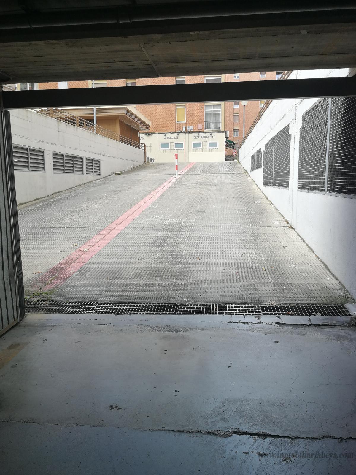 For sale of garage in Pamplona