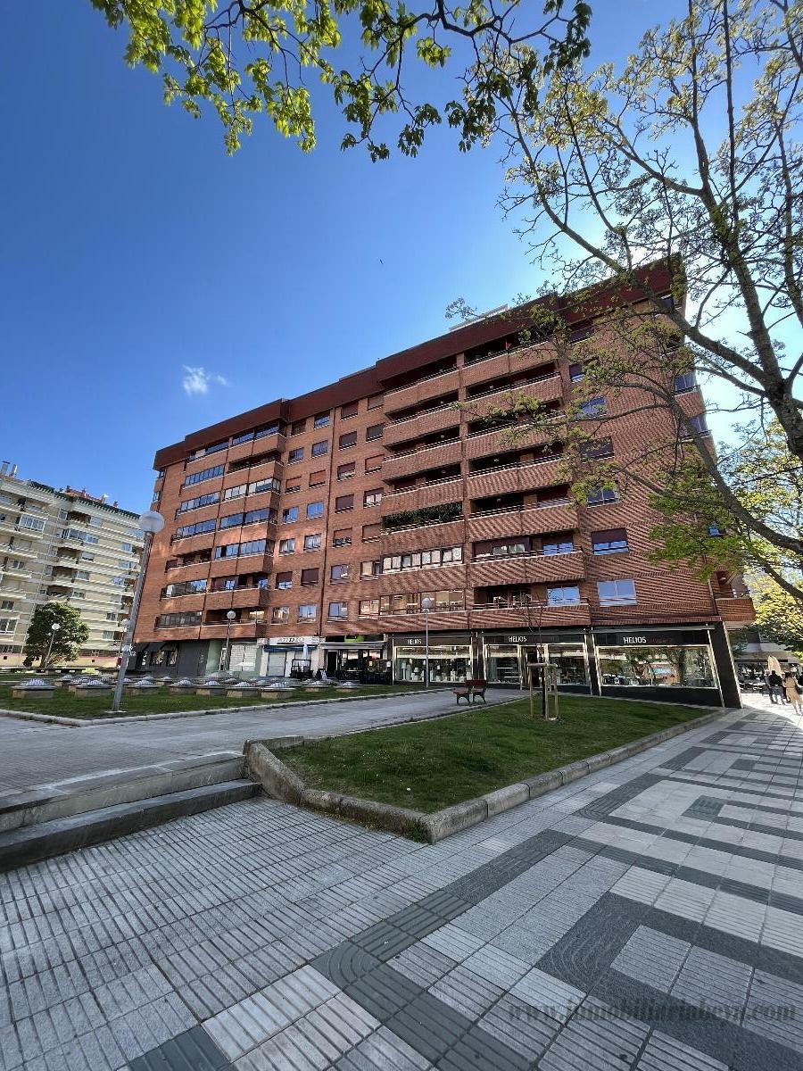 For sale of commercial in Pamplona
