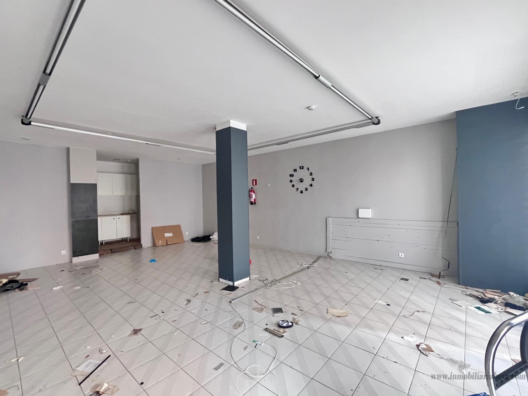 For sale of commercial in Pamplona
