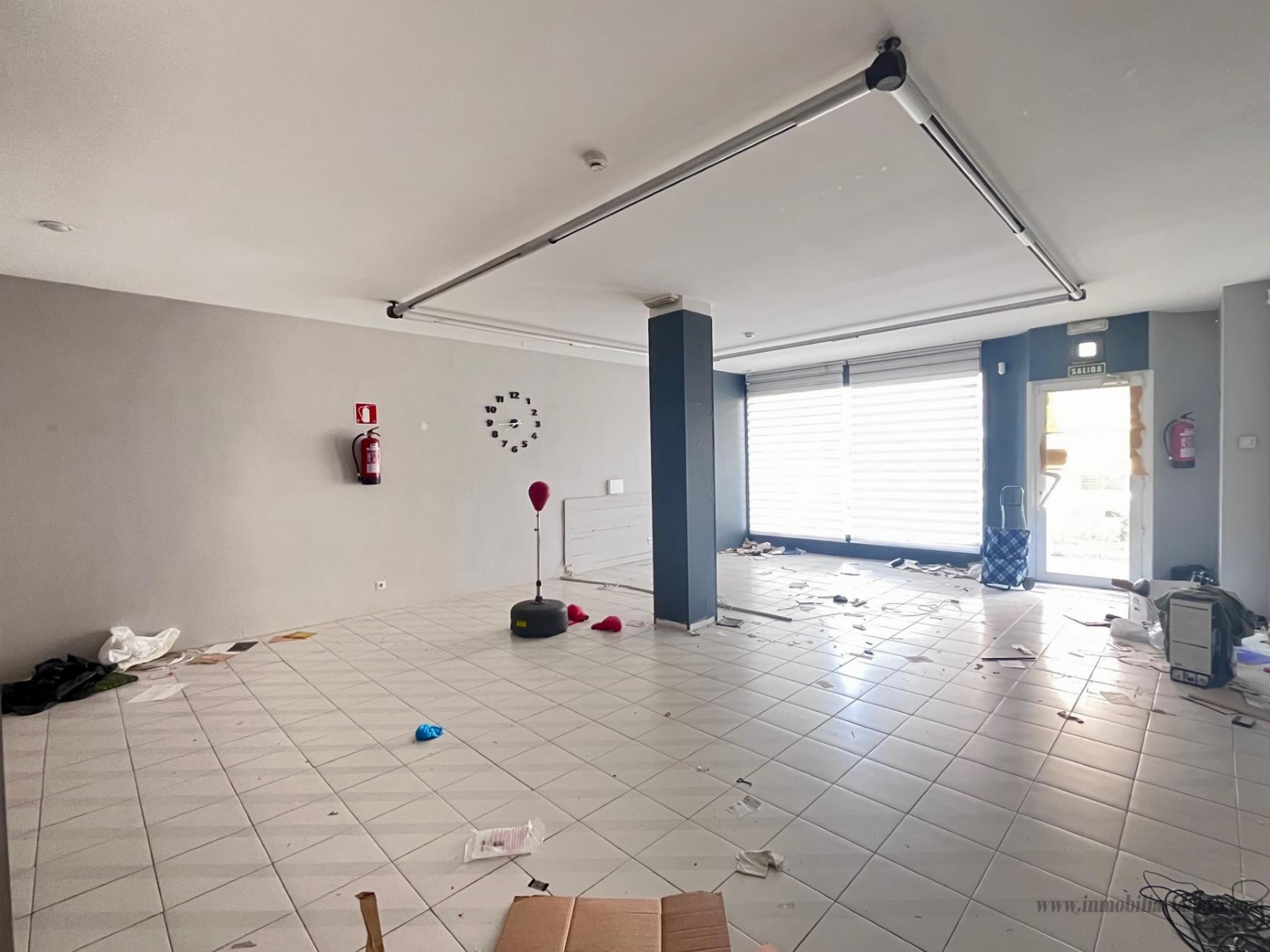 For sale of commercial in Pamplona