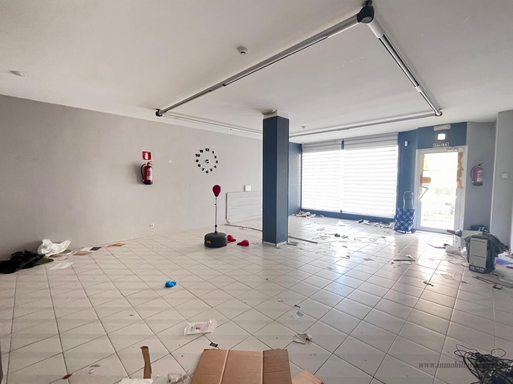 For sale of commercial in Pamplona