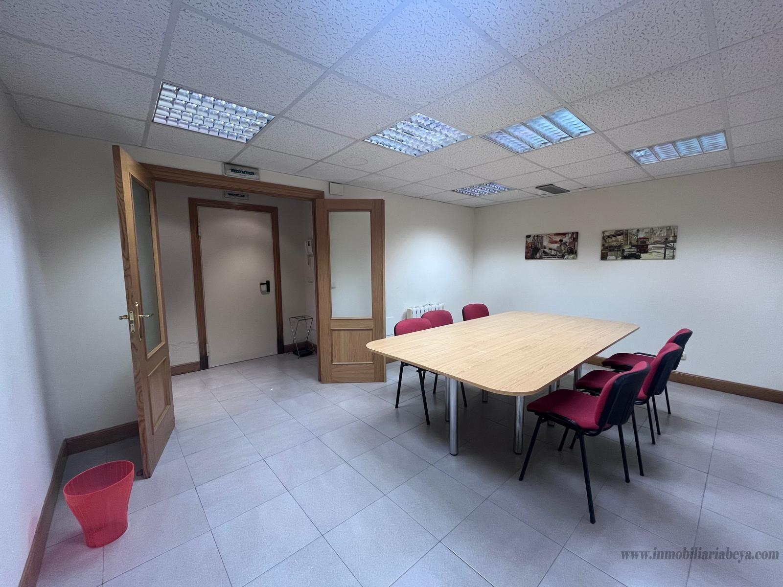 For sale of office in Villava Atarrabia