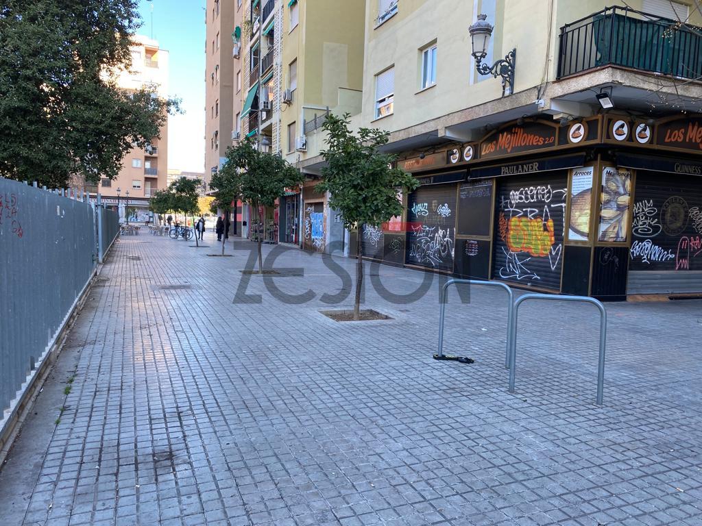 For sale of commercial in Valencia