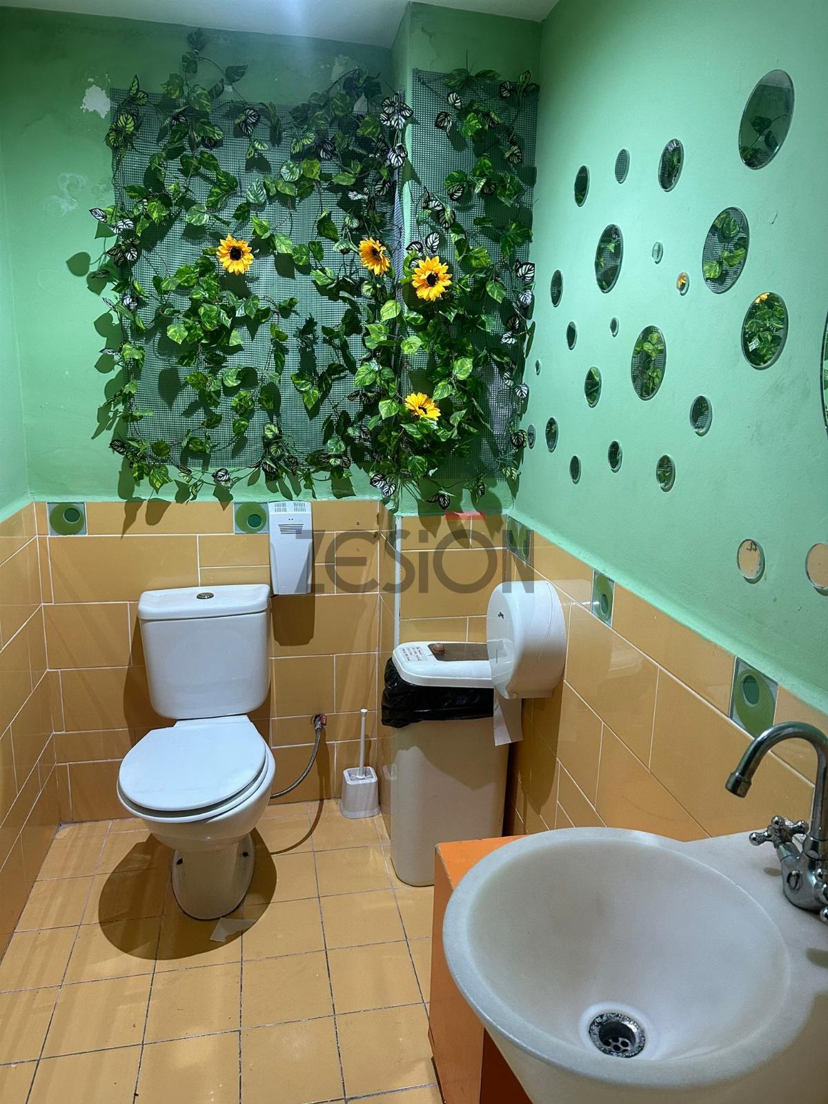 For share of commercial in Valencia