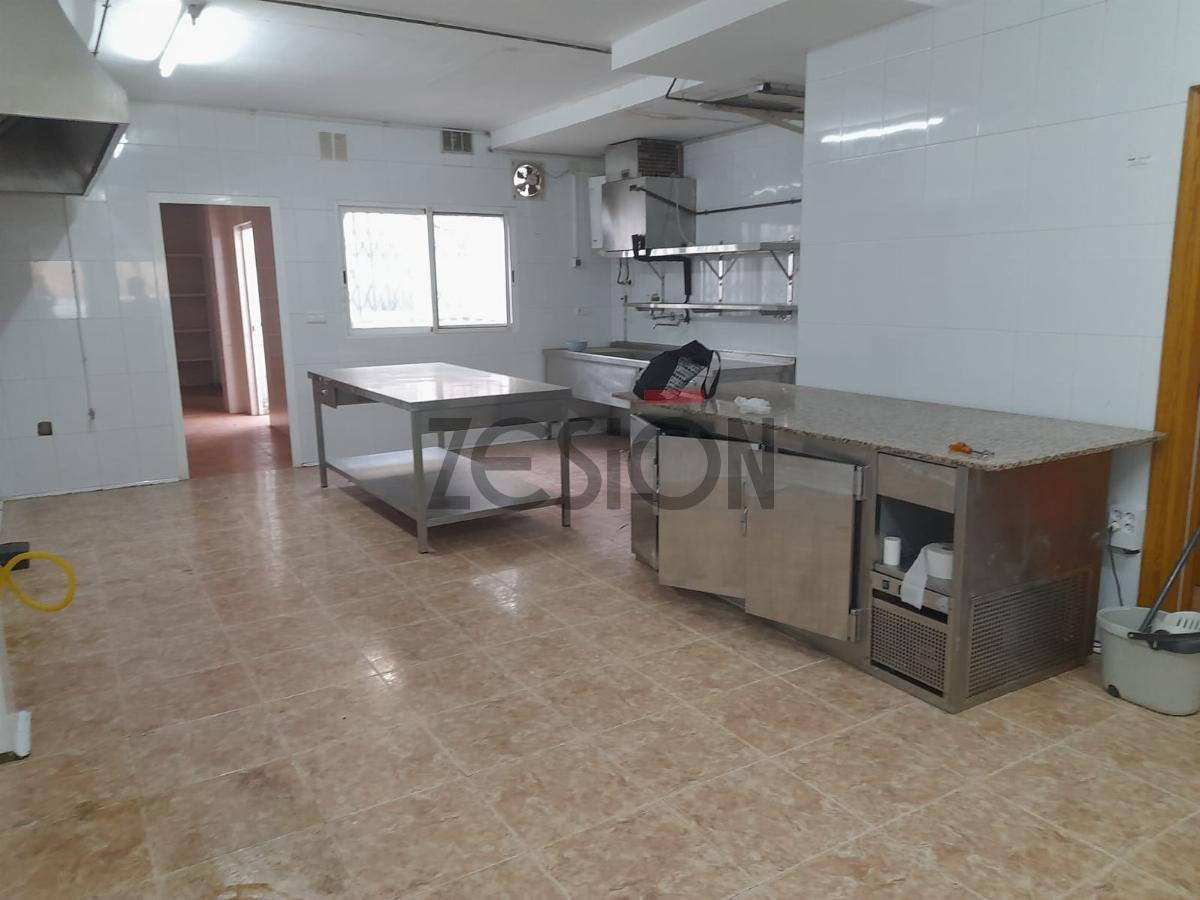 For rent of commercial in Massamagrell