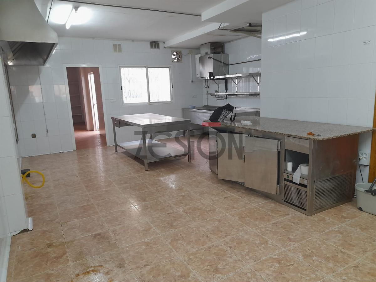 For rent of commercial in Massamagrell