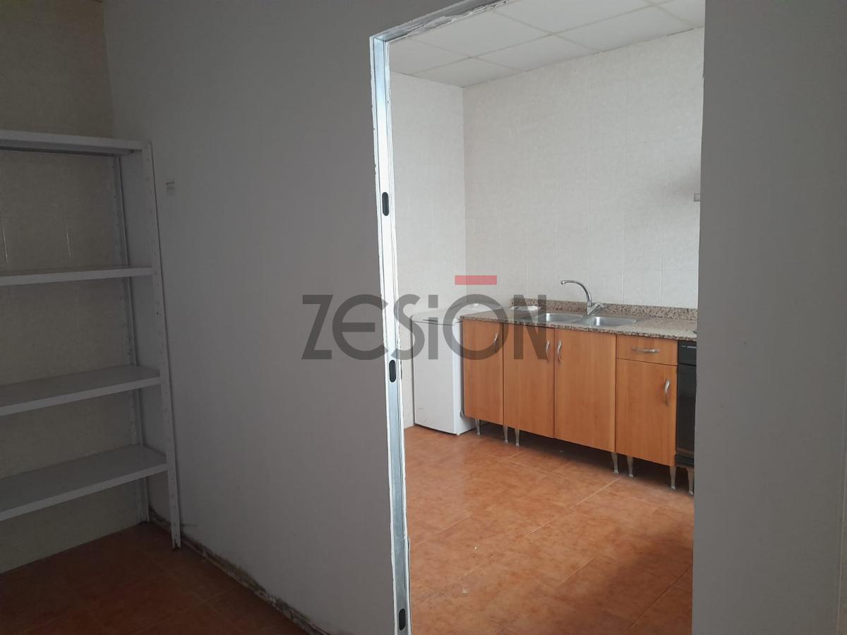 For rent of commercial in Massamagrell