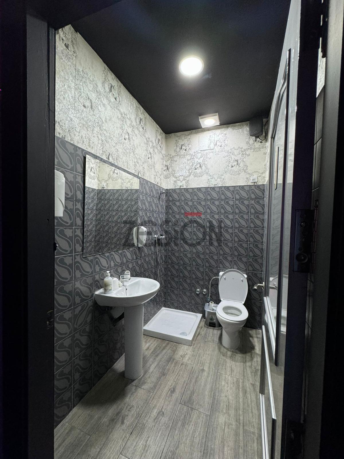 For share of commercial in Valencia