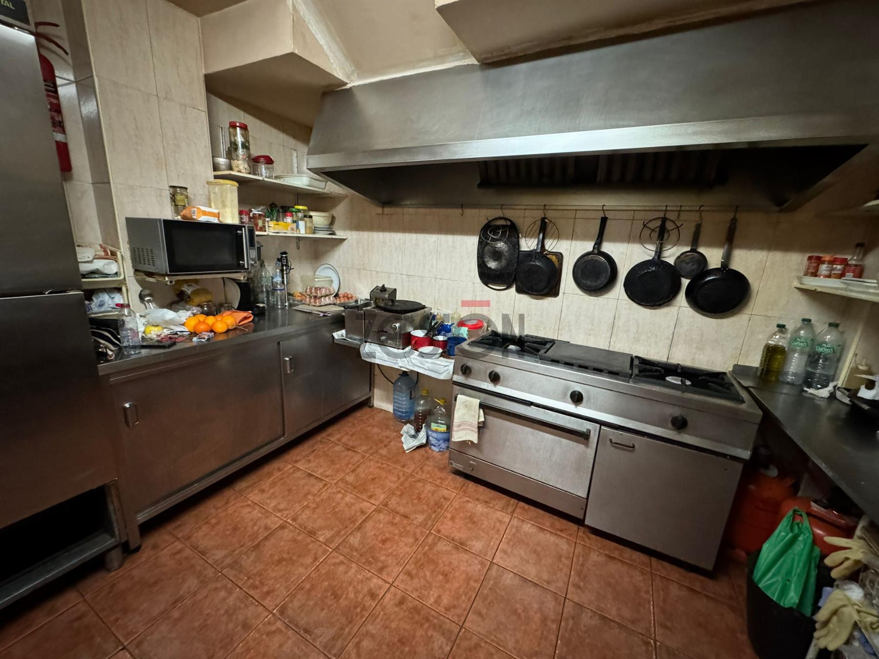 For share of commercial in Valencia