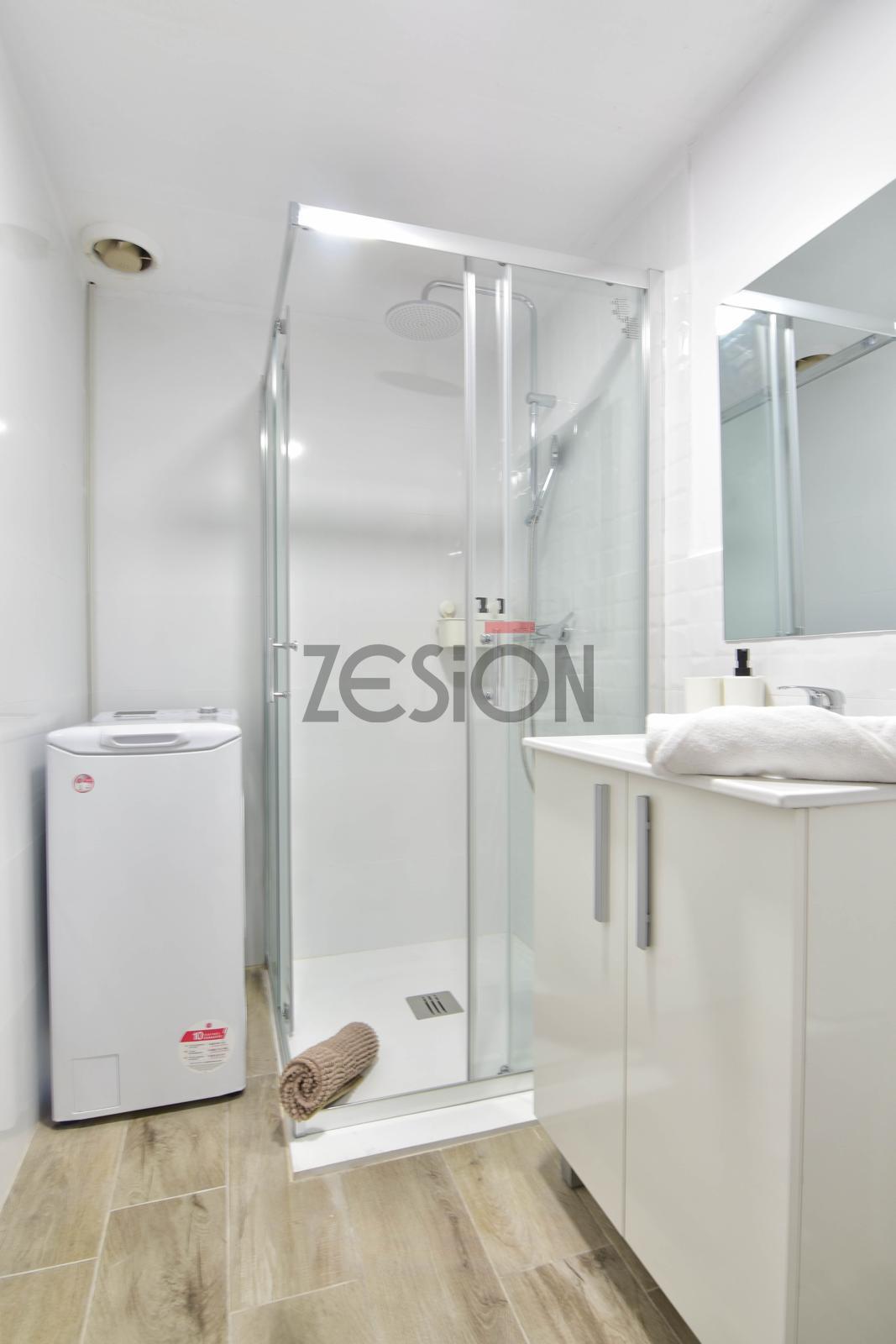 For share of apartment in Valencia