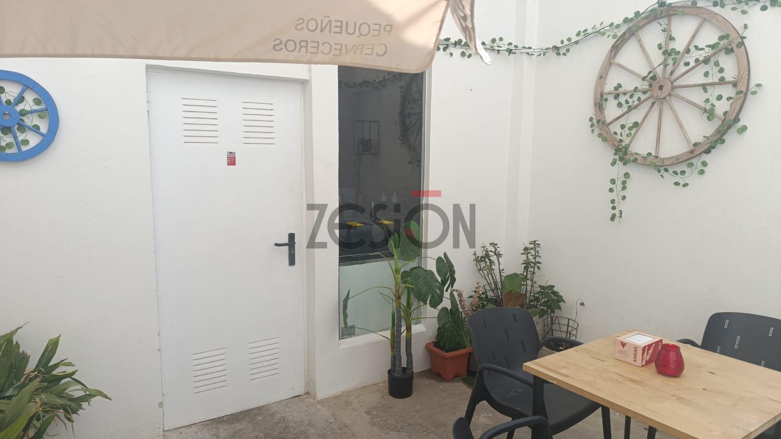 For share of commercial in Valencia