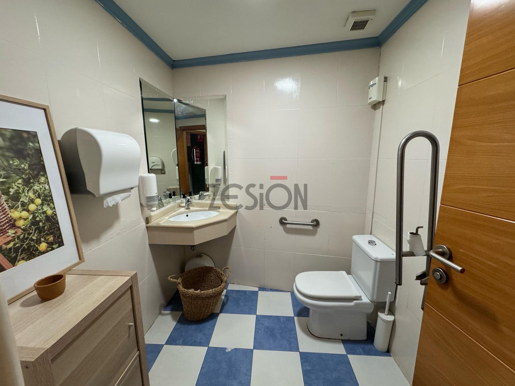 For share of commercial in Puerto de Sagunto