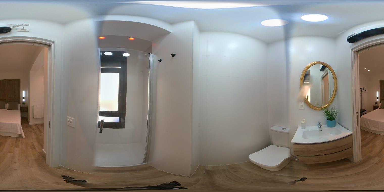 Suite bathroom