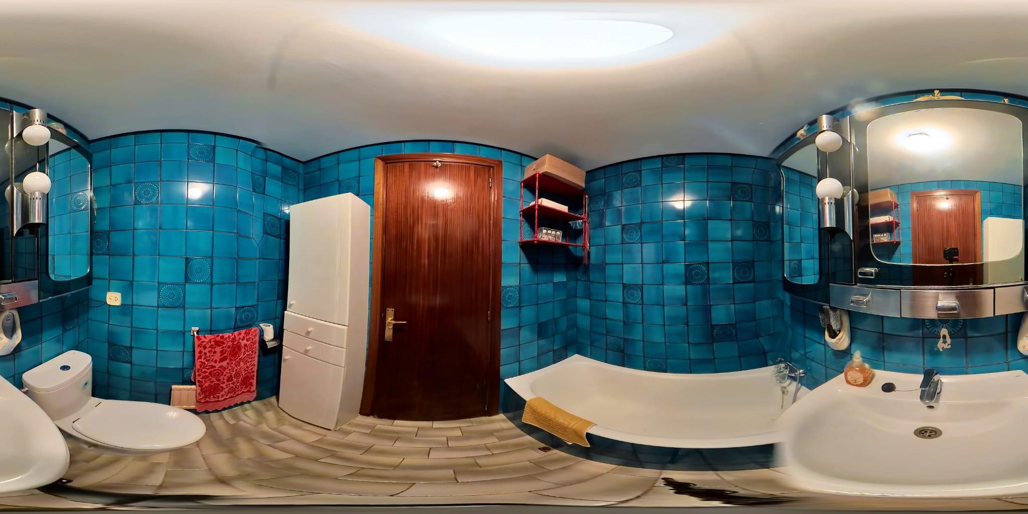 Suite bathroom