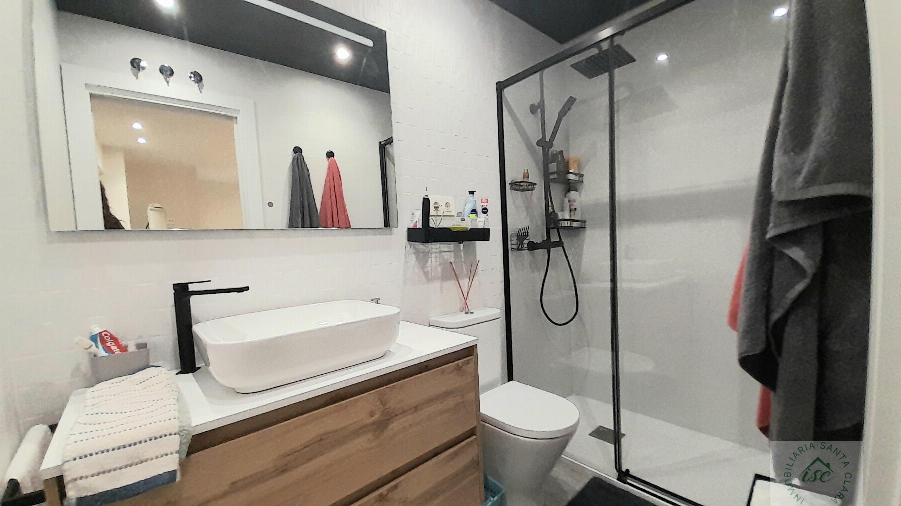 Suite bathroom