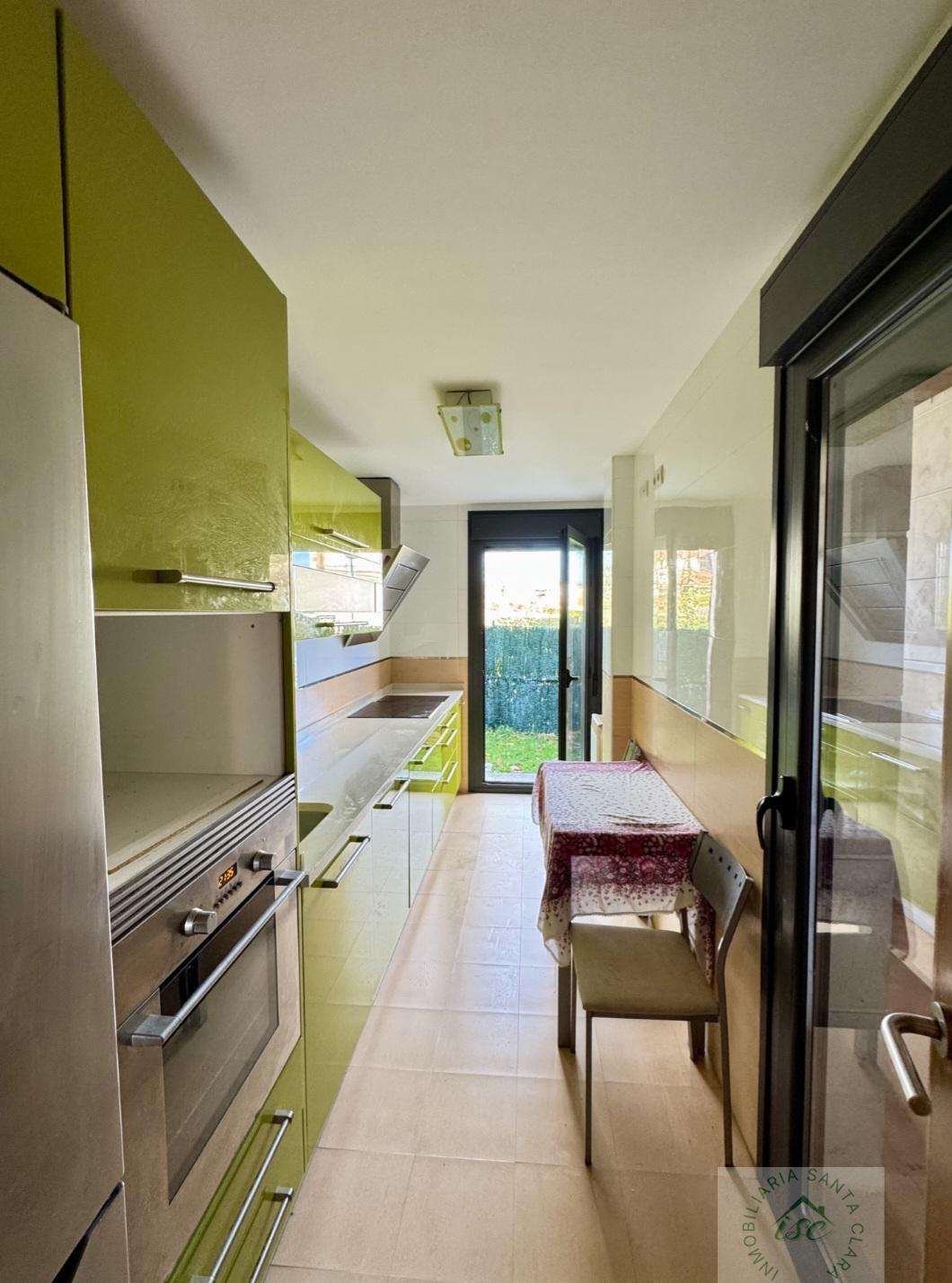 For sale of flat in Piélagos