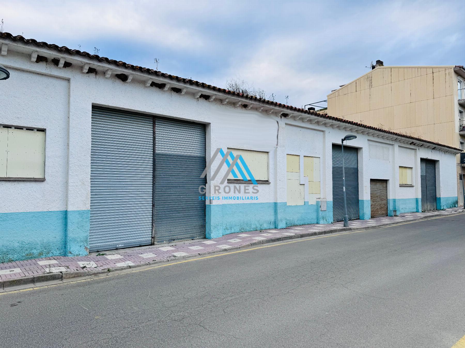 For rent of industrial plant/warehouse in Santa Cristina D´aro