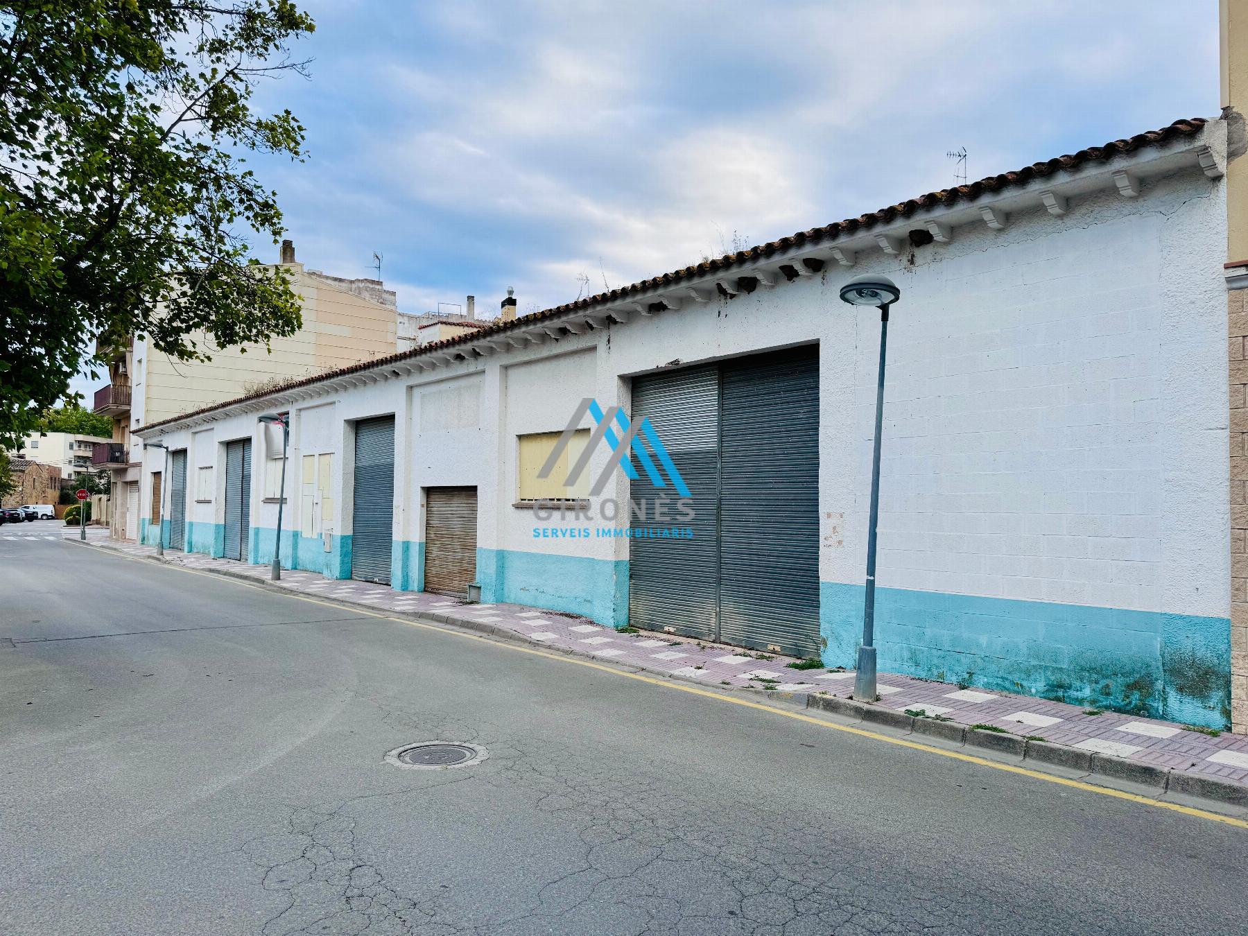 For rent of industrial plant/warehouse in Santa Cristina D´aro
