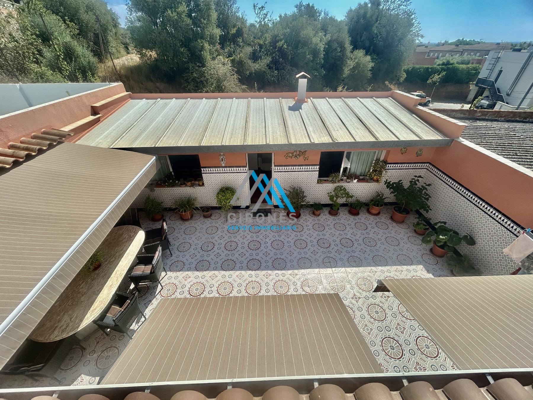For sale of building in Calonge
