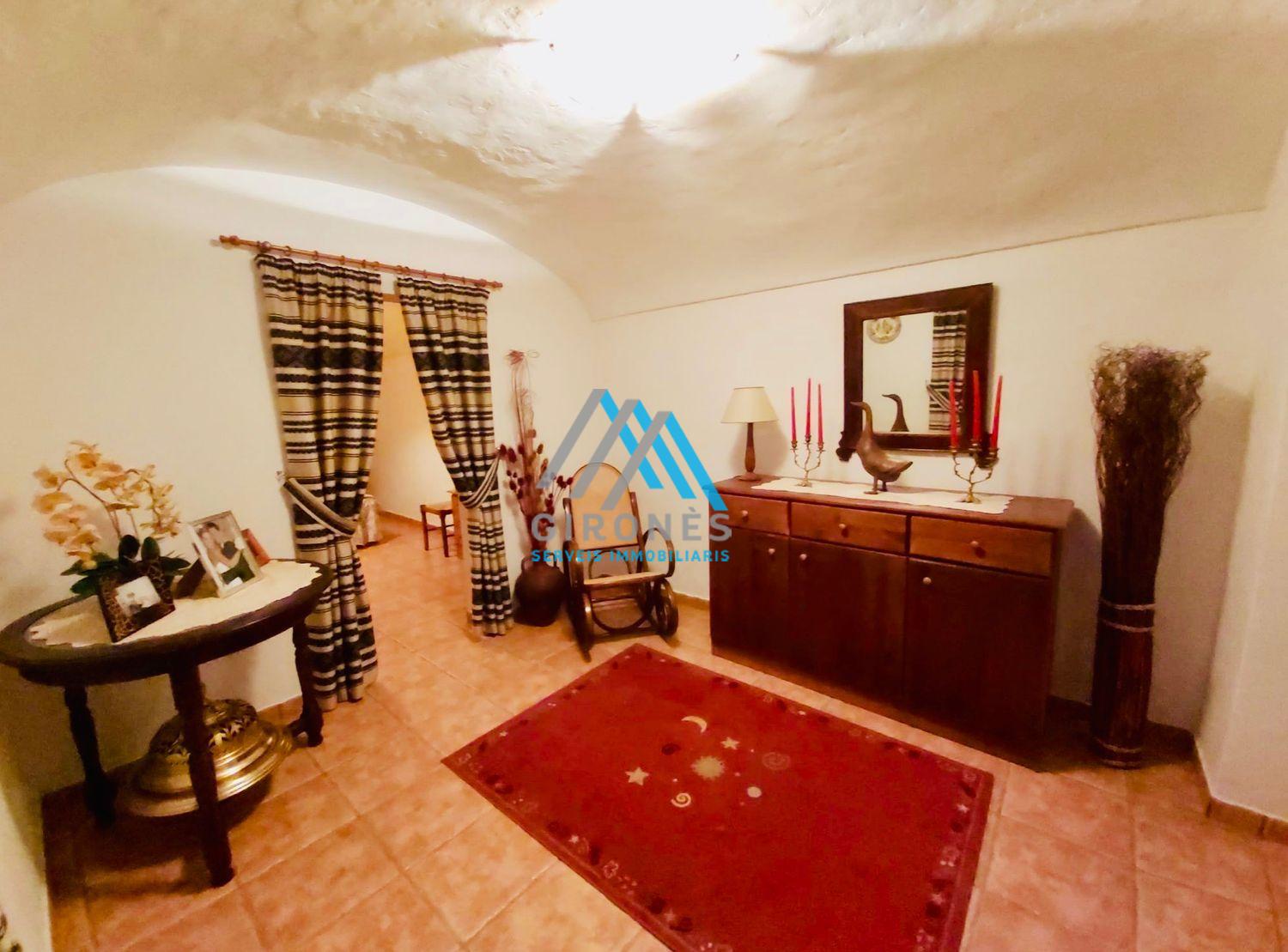 For sale of house in Cortes de Baza
