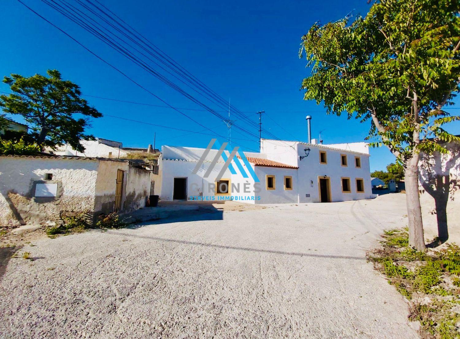 For sale of house in Cortes de Baza