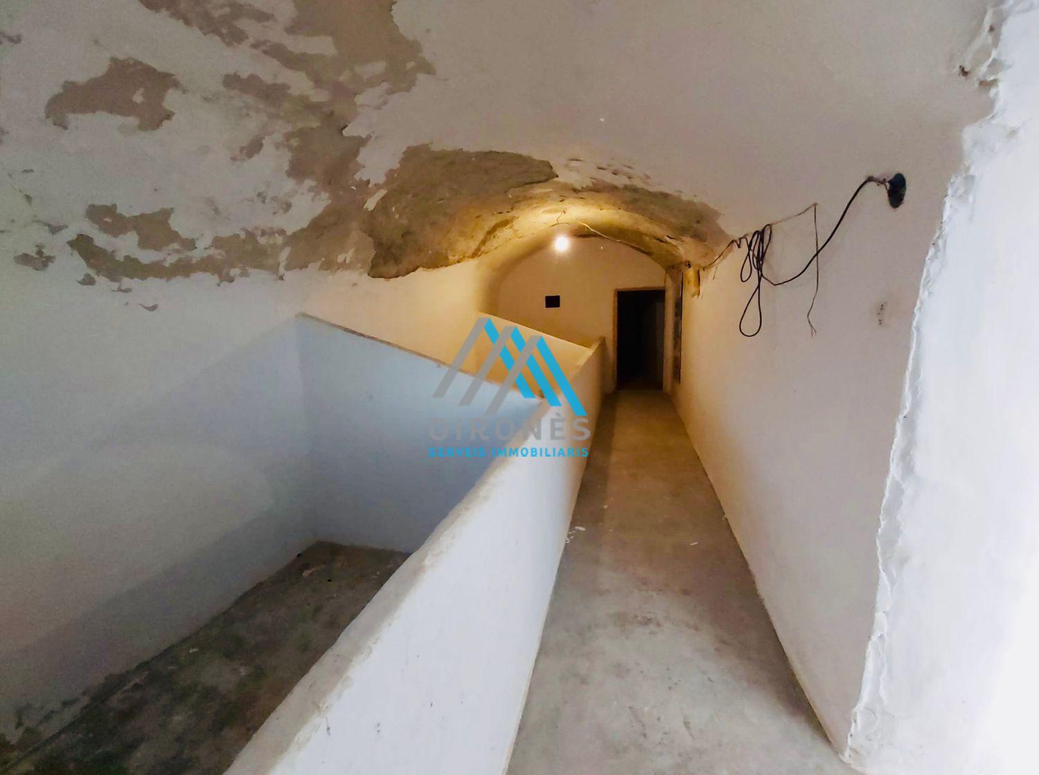 For sale of house in Cortes de Baza