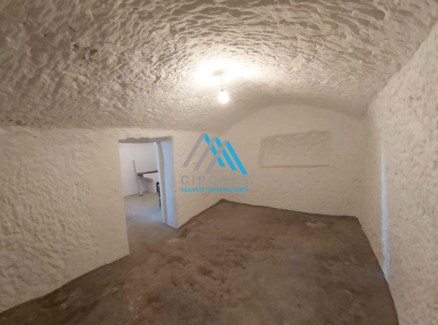 For sale of house in Cortes de Baza