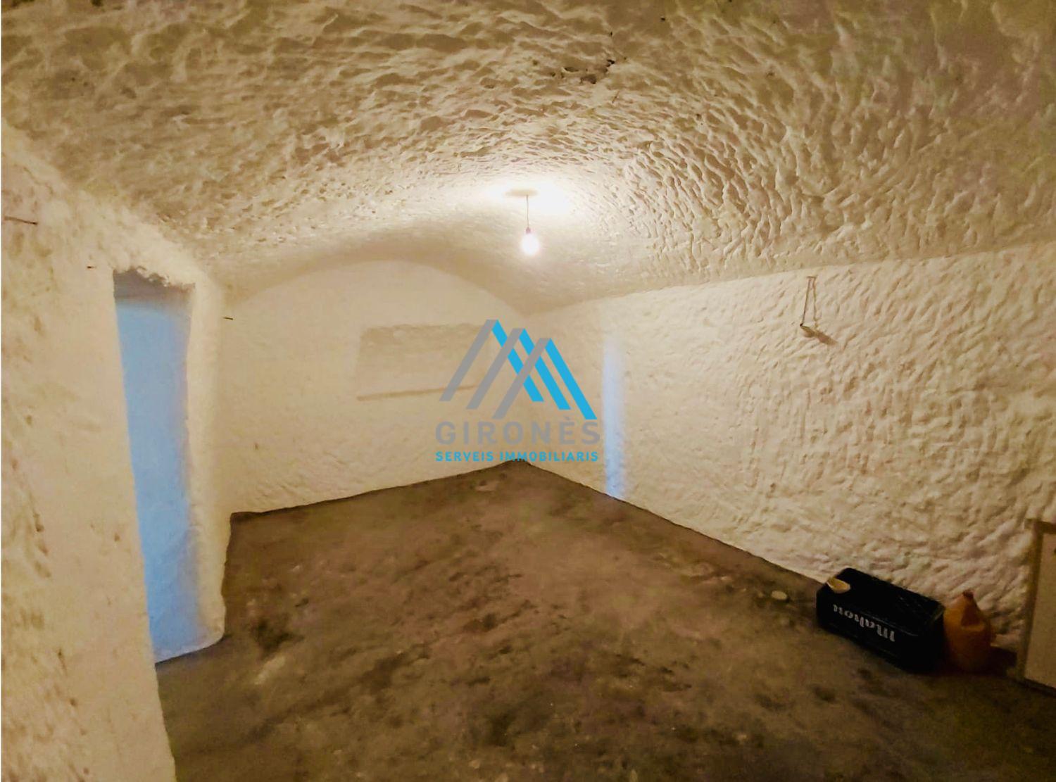 For sale of house in Cortes de Baza