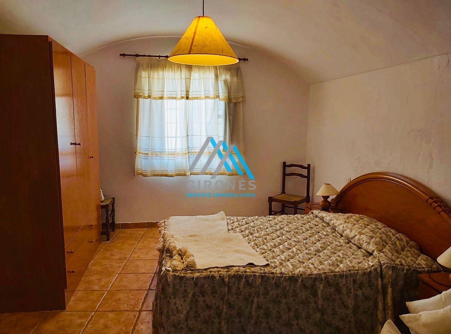 For sale of house in Cortes de Baza