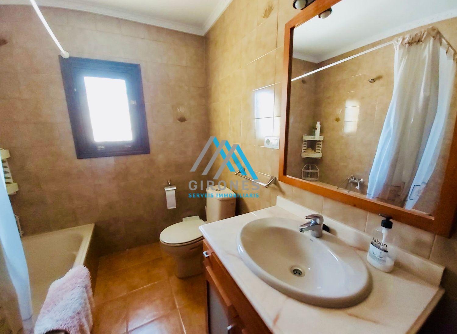 For sale of house in Cortes de Baza