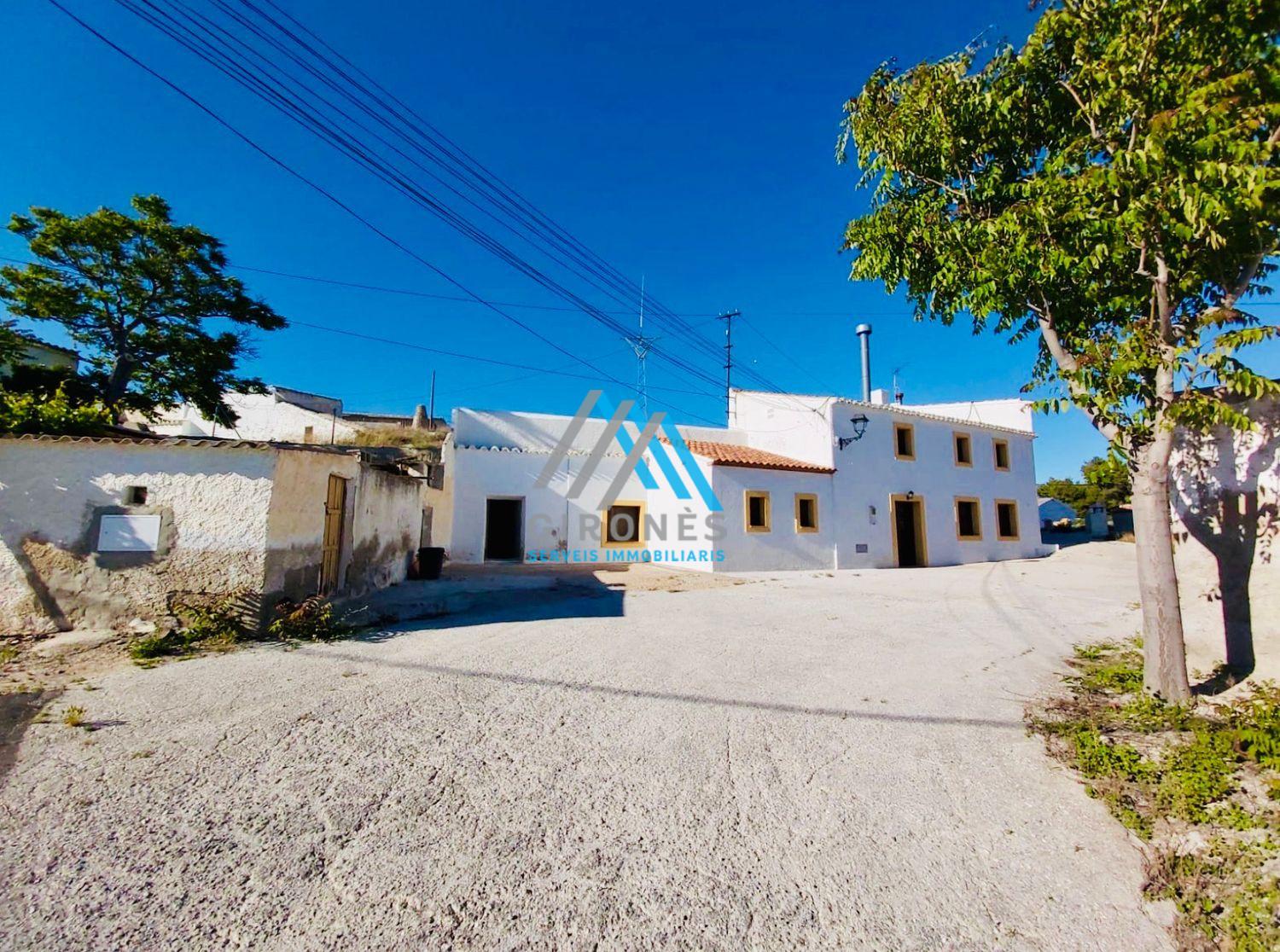 For sale of house in Cortes de Baza