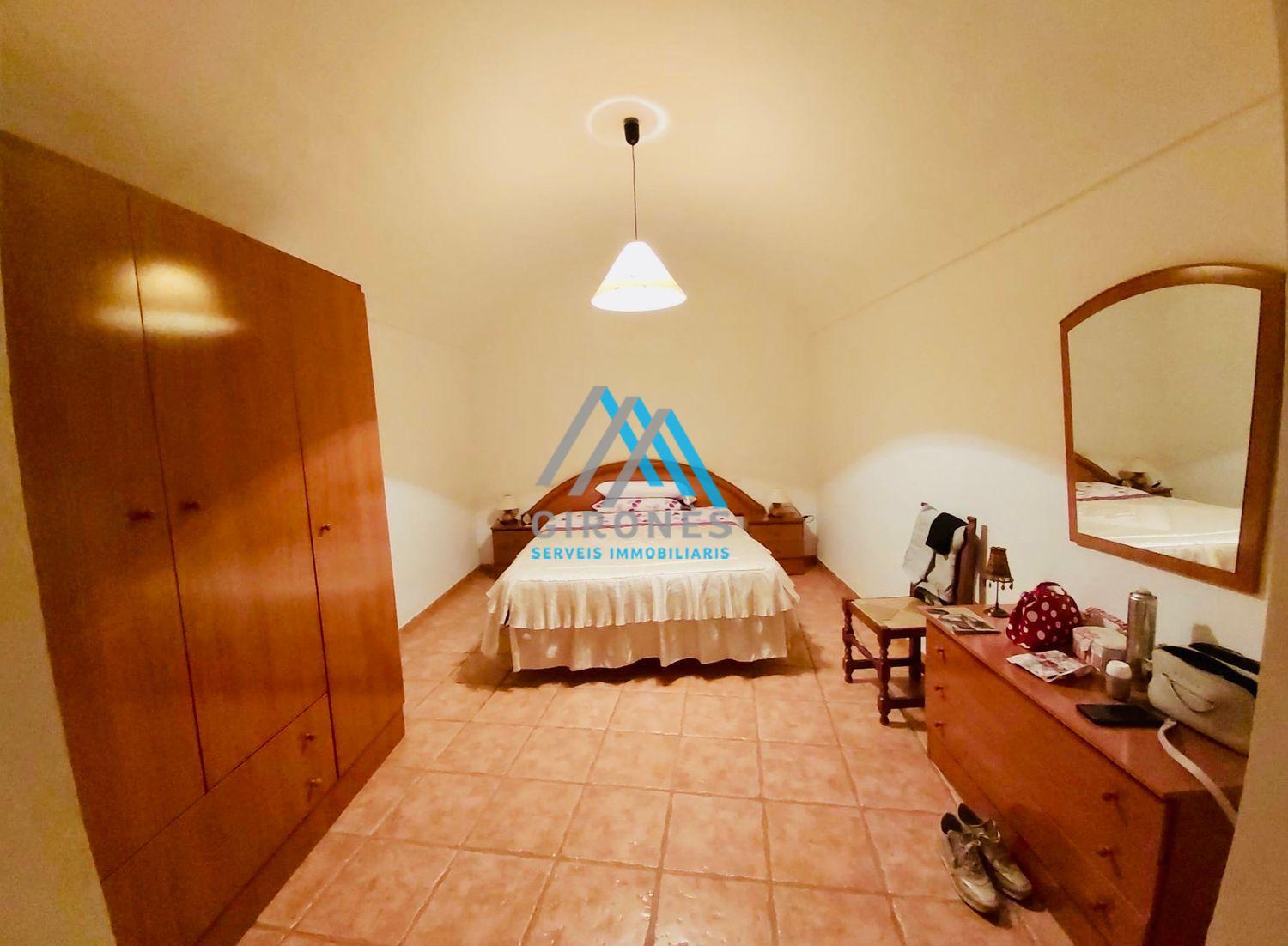 For sale of house in Cortes de Baza