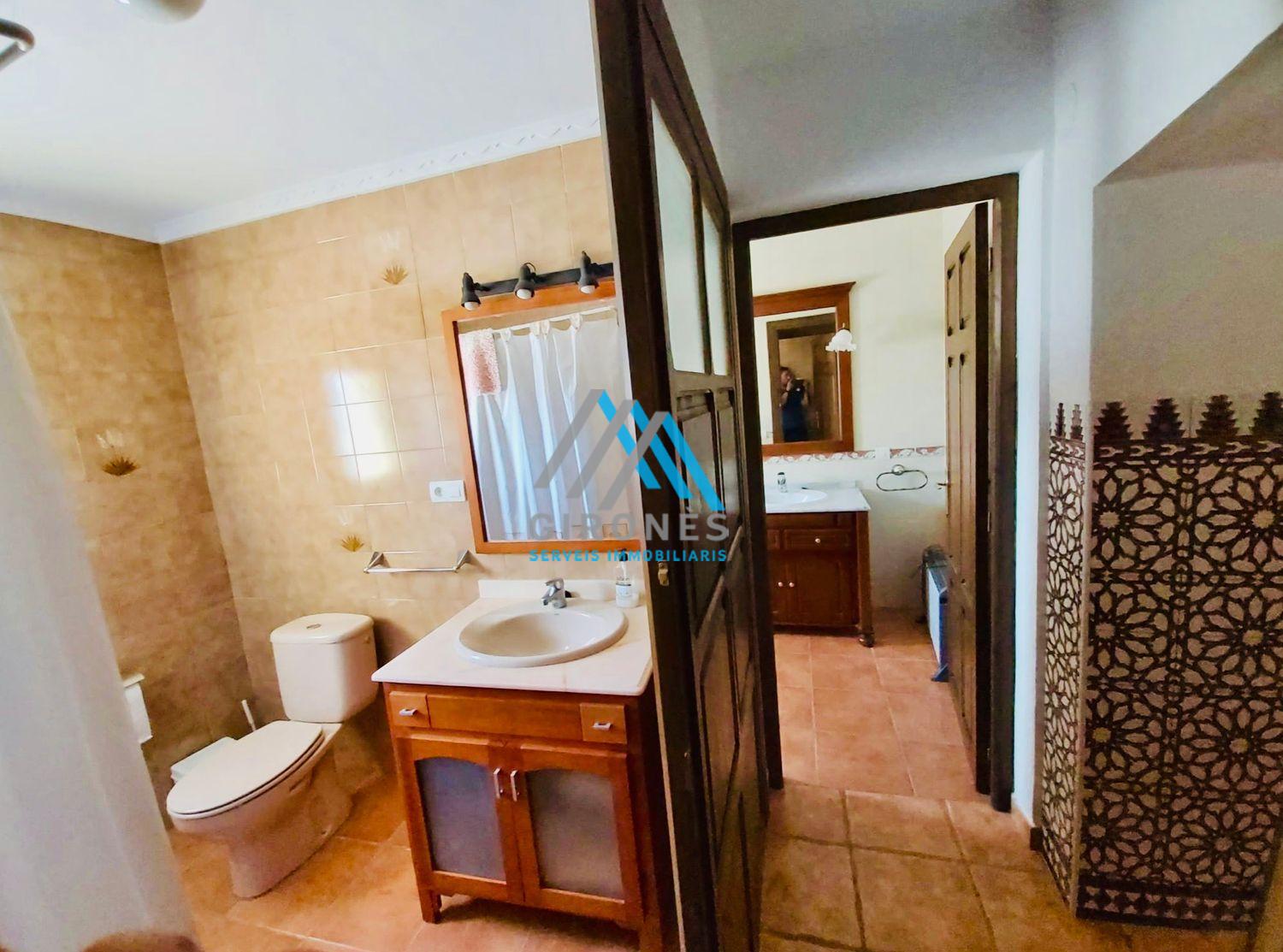 For sale of house in Cortes de Baza