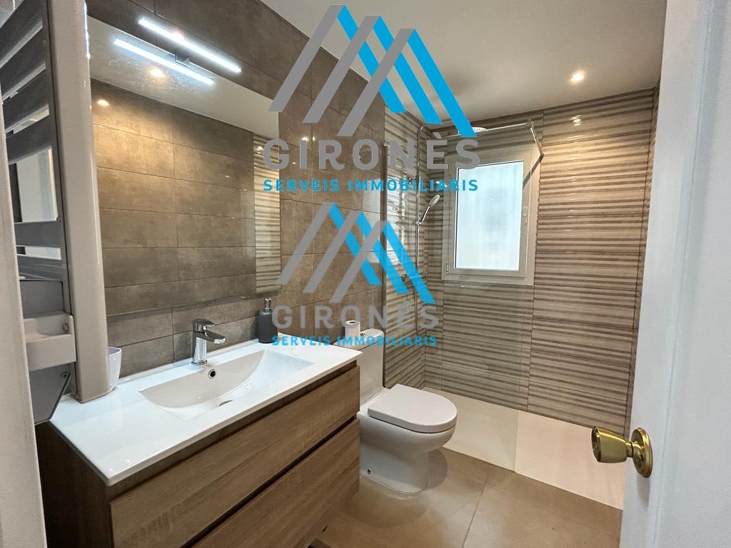 For sale of chalet in Santa Cristina D´aro