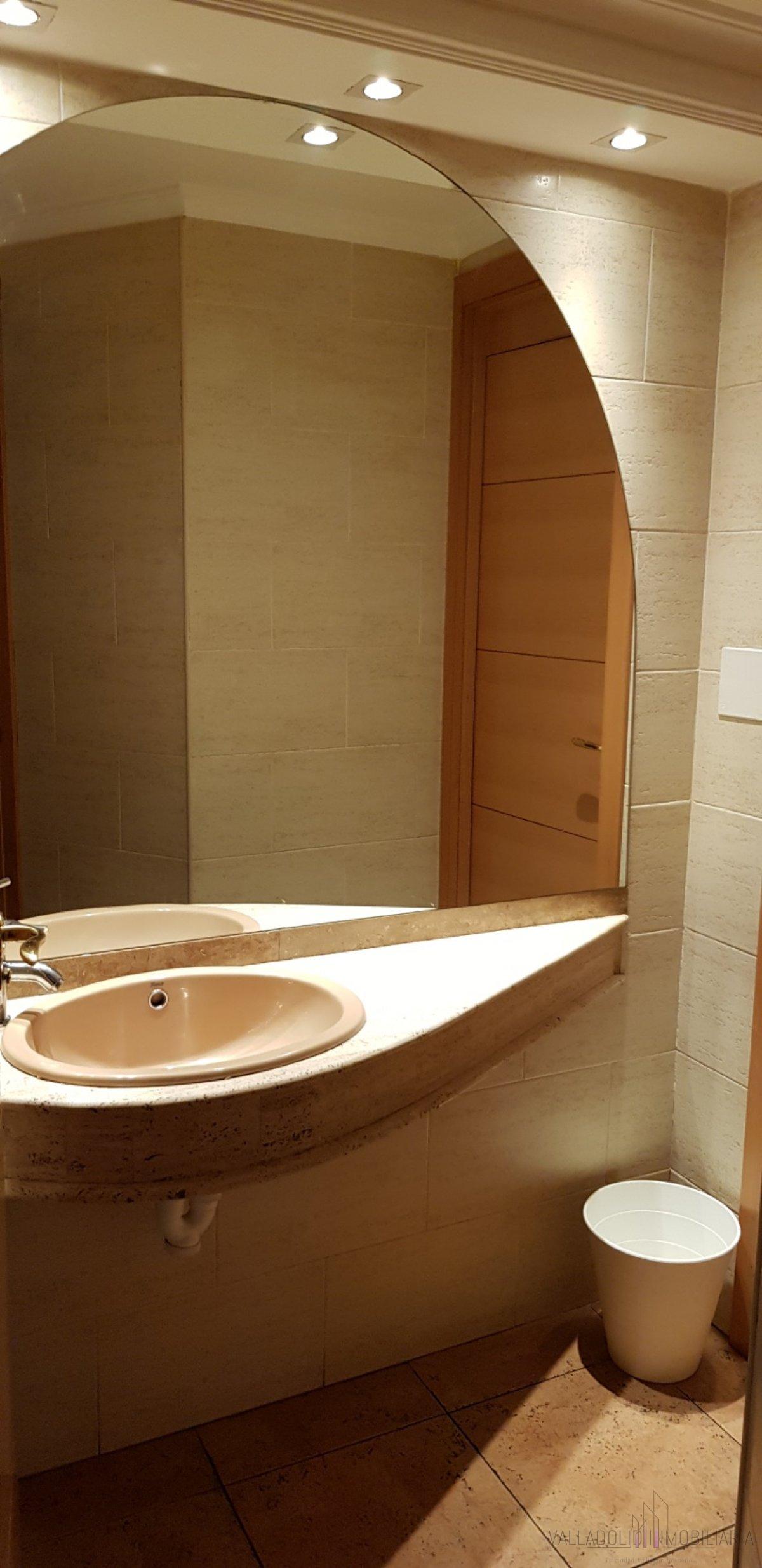 For sale of premises in Valladolid