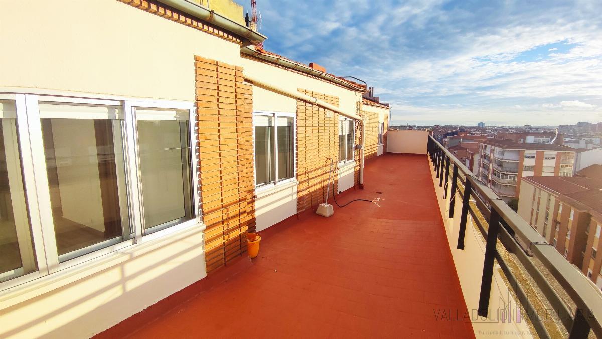 For rent of penthouse in Valladolid