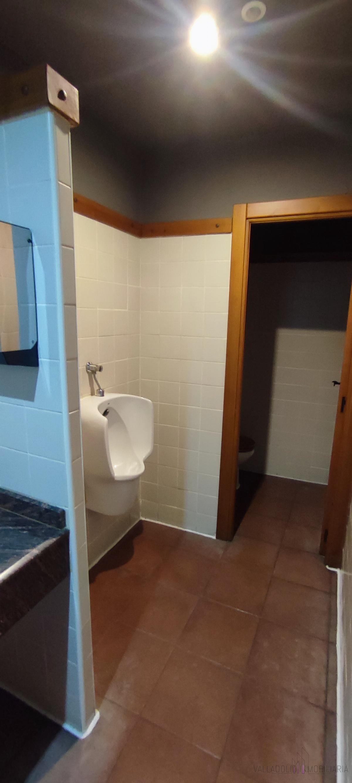 For sale of commercial in Valladolid