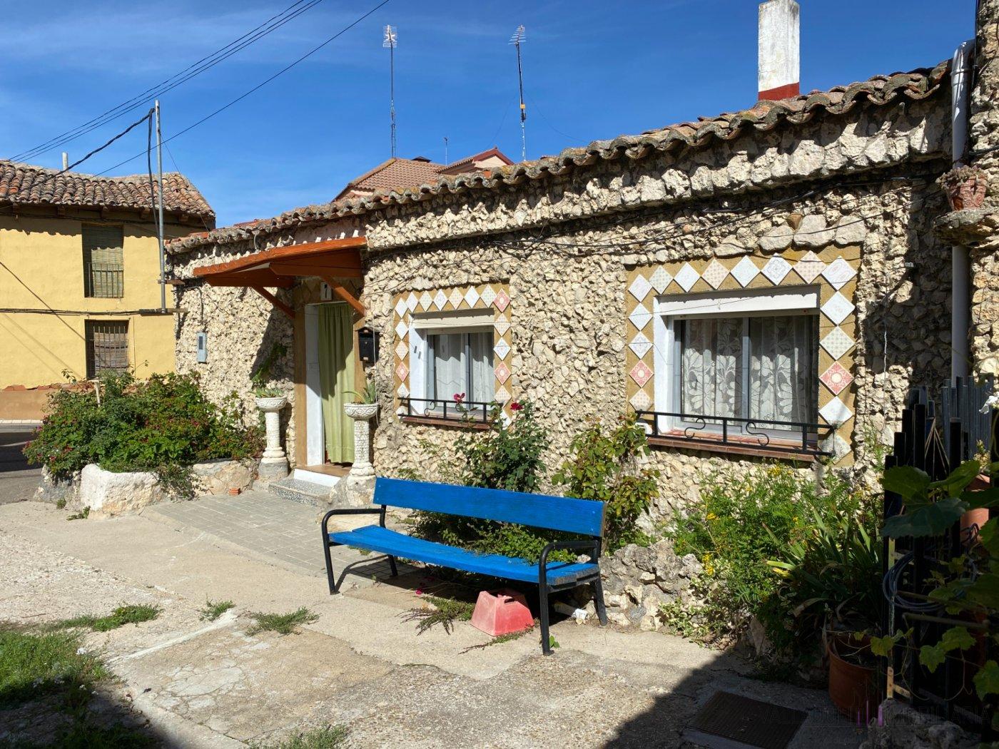 For sale of house in Fuensaldaña