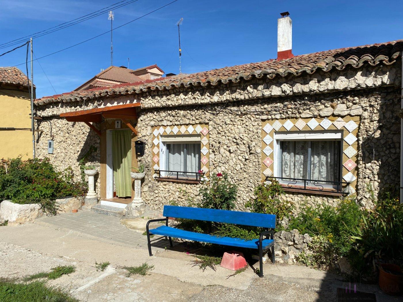 For sale of house in Fuensaldaña