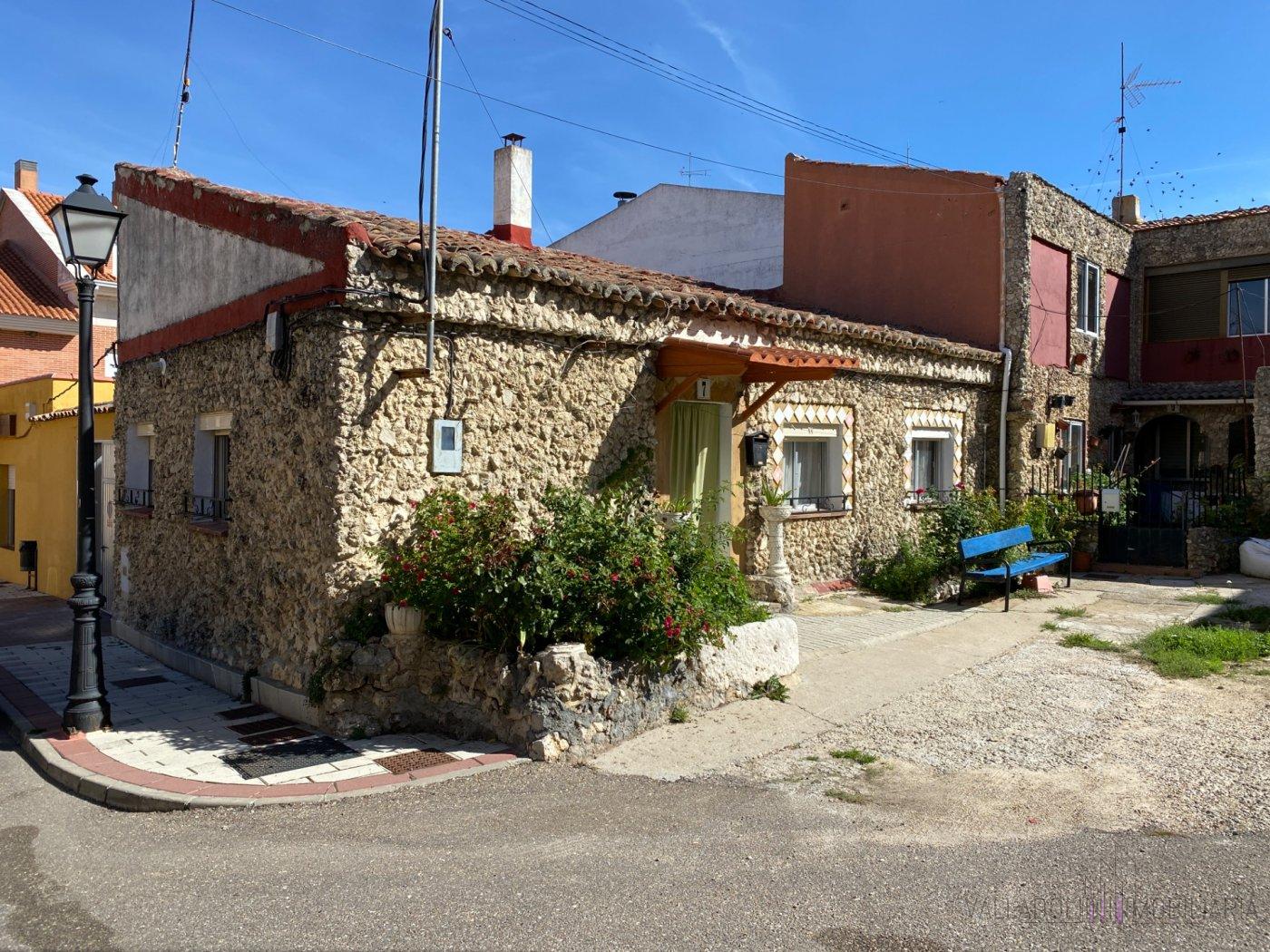 For sale of house in Fuensaldaña