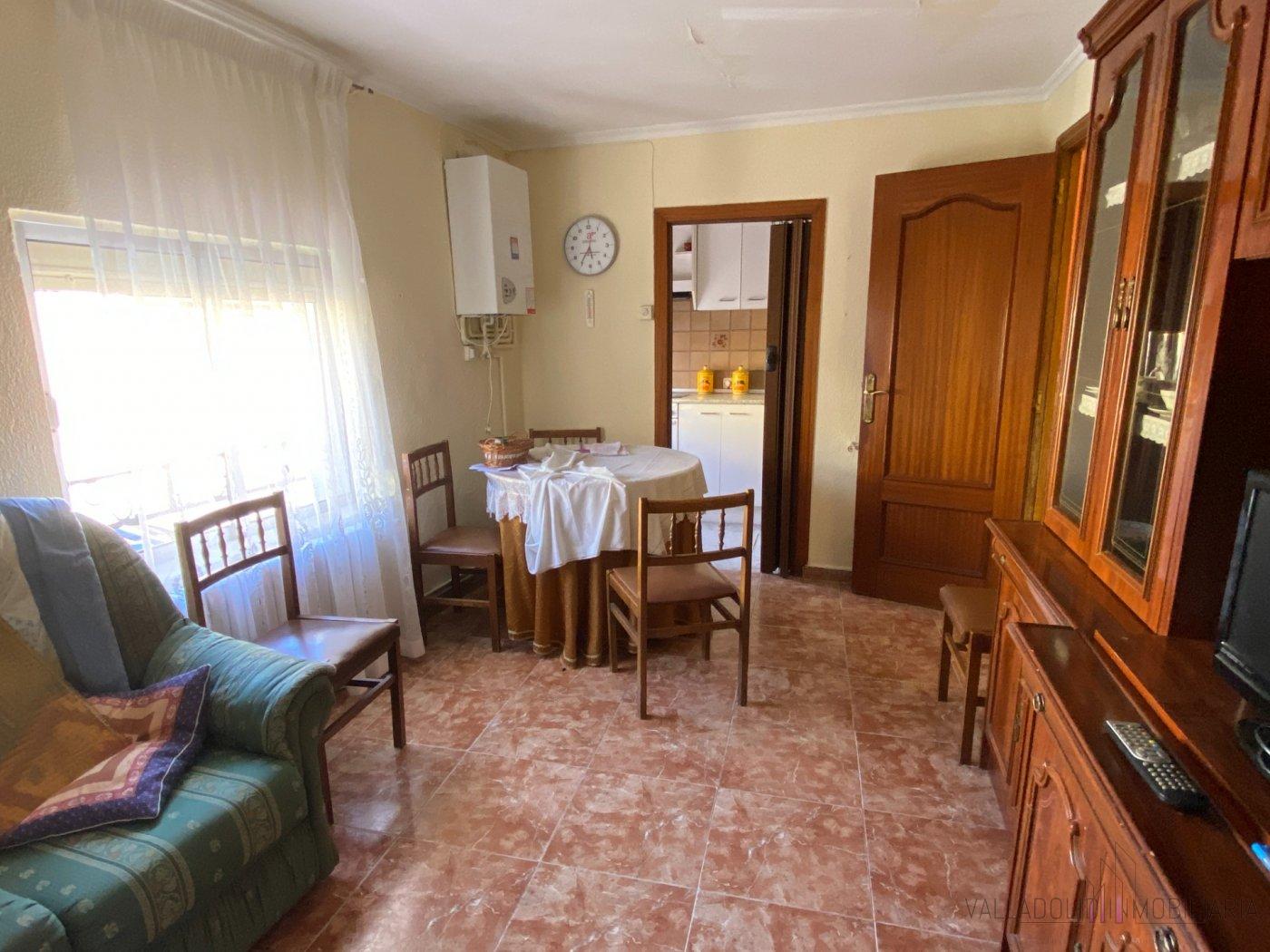 For sale of house in Fuensaldaña