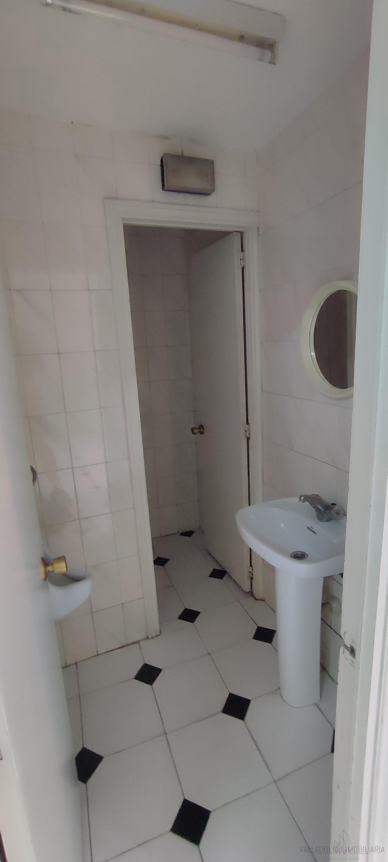 For rent of commercial in Valladolid