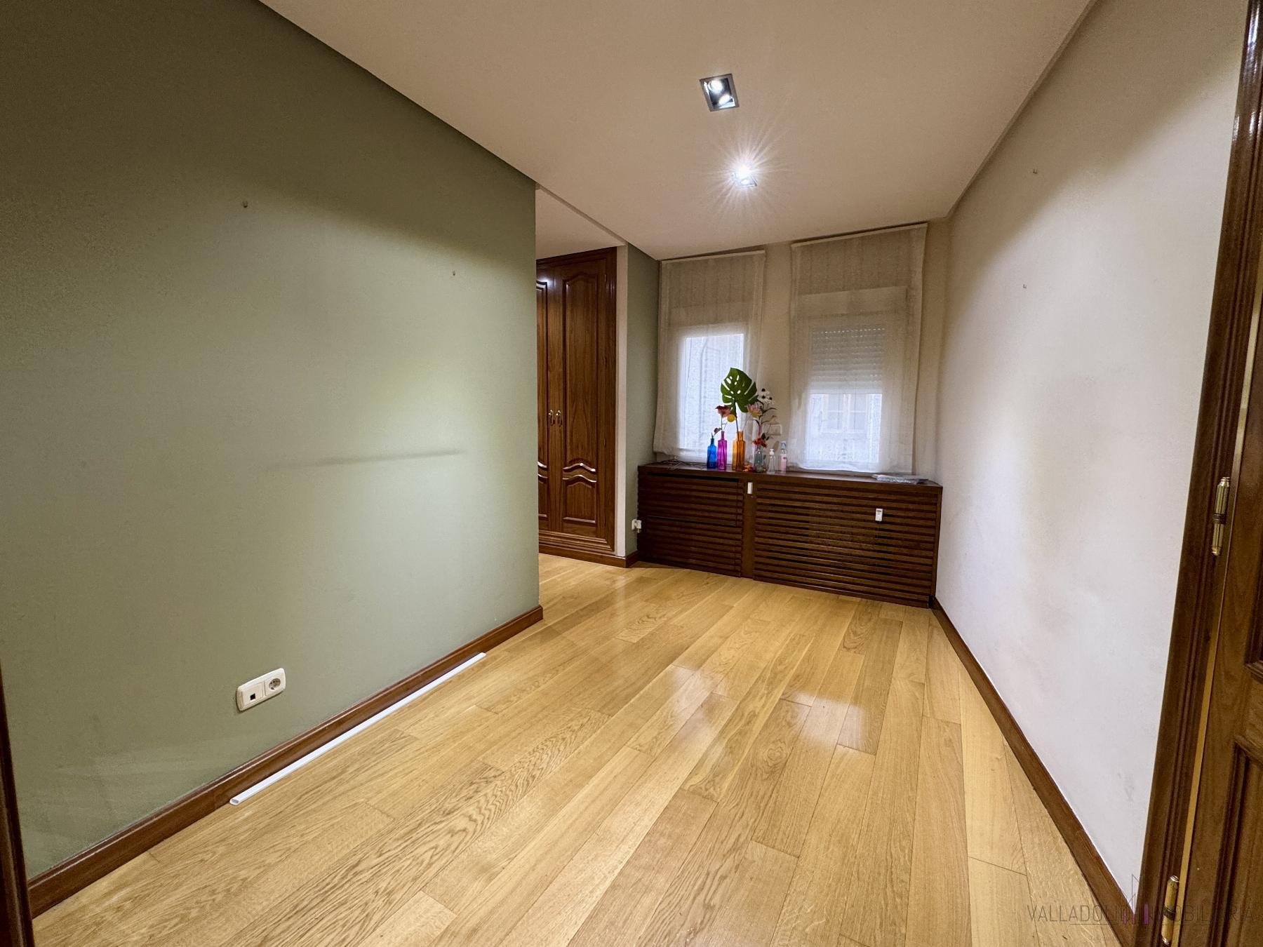 For sale of flat in Valladolid